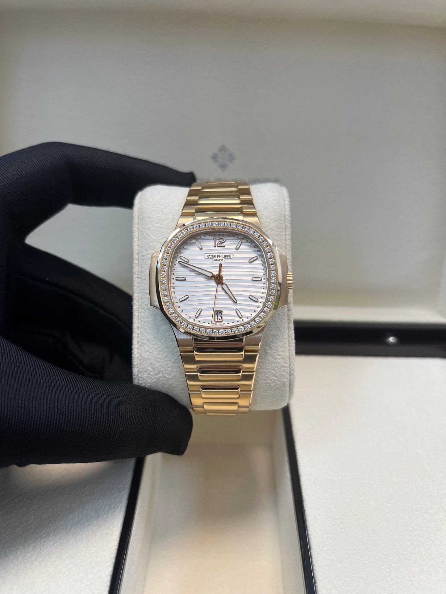 Patek Philippe Nautilus Ladies Rose Gold Nautilus White Dial Diamond Bezel 7118/1200R-001