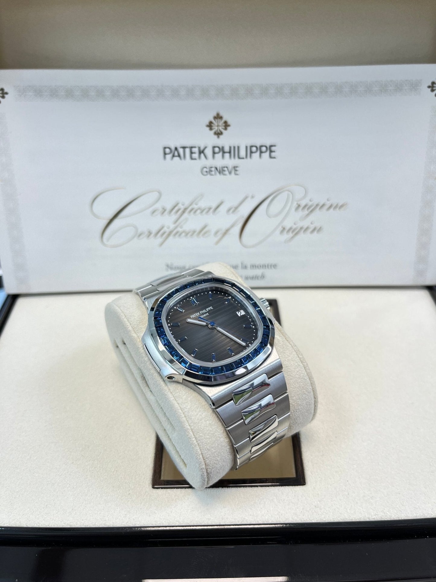 Patek Philippe Nautilus Platinum Blue Sapphire 5711/111P-001