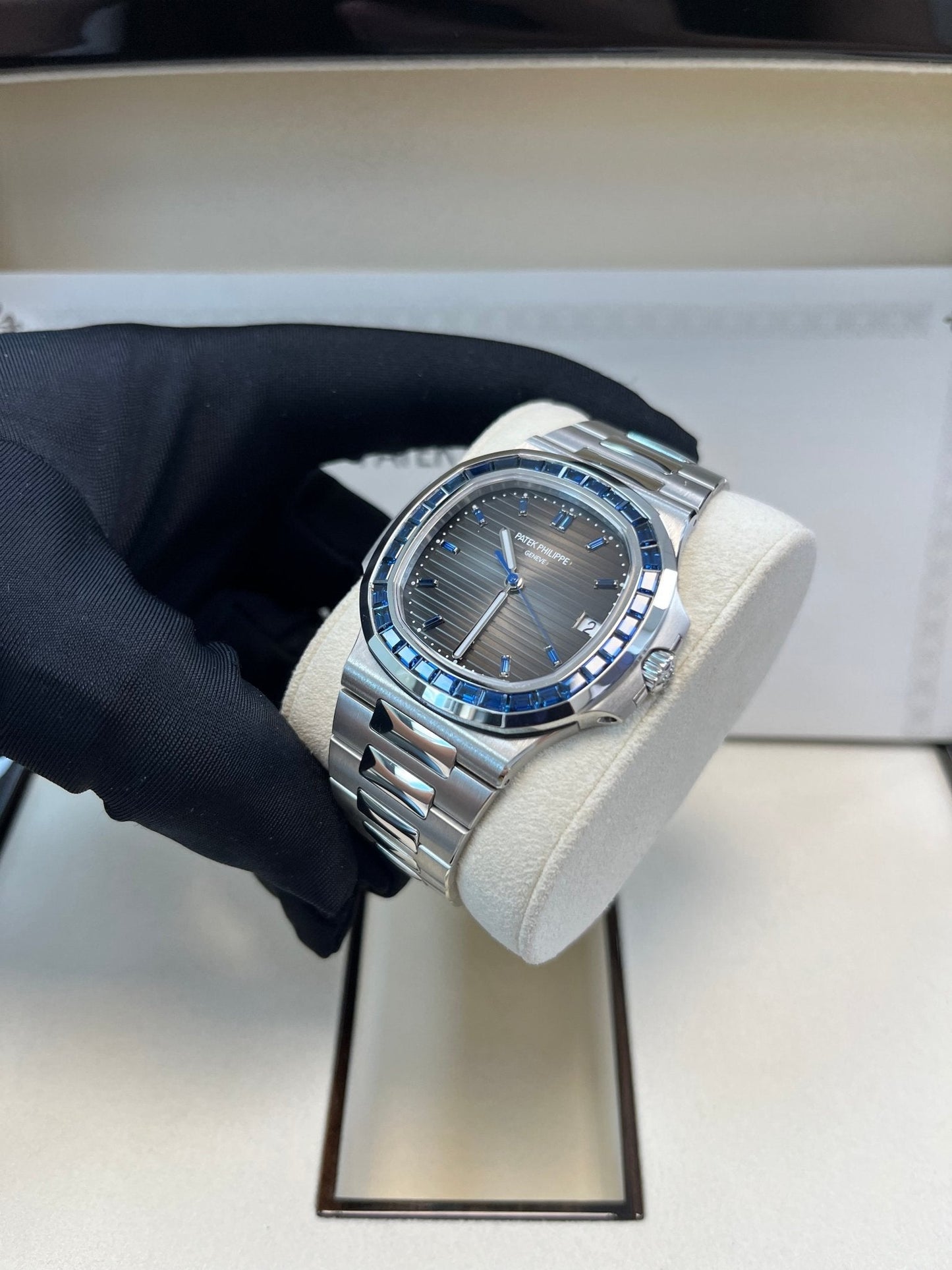 Patek Philippe Nautilus Platinum Blue Sapphire 5711/111P-001