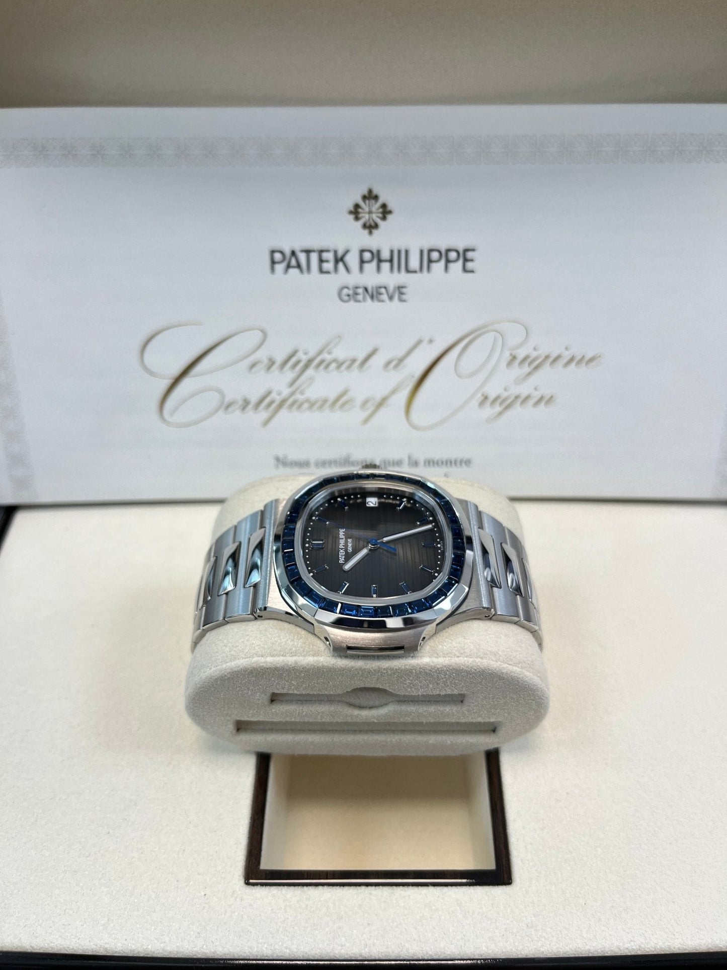 Patek Philippe Nautilus Platinum Blue Sapphire 5711/111P-001