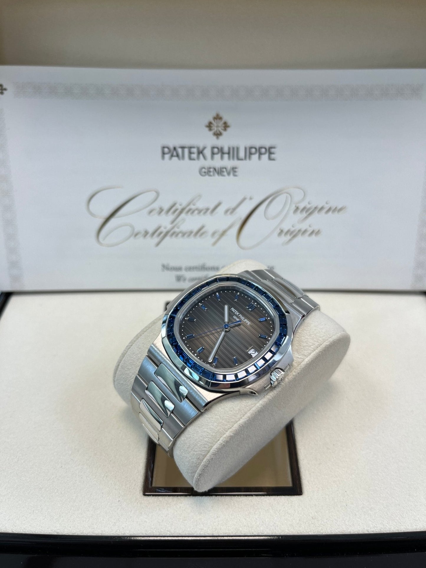Patek Philippe Nautilus Platinum Blue Sapphire 5711/111P-001
