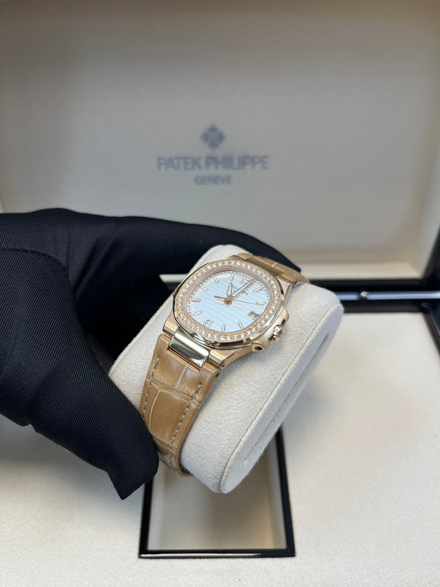 Patek Philippe Nautilus Rose Gold Nautilus Quartz 32mm 7010R-011