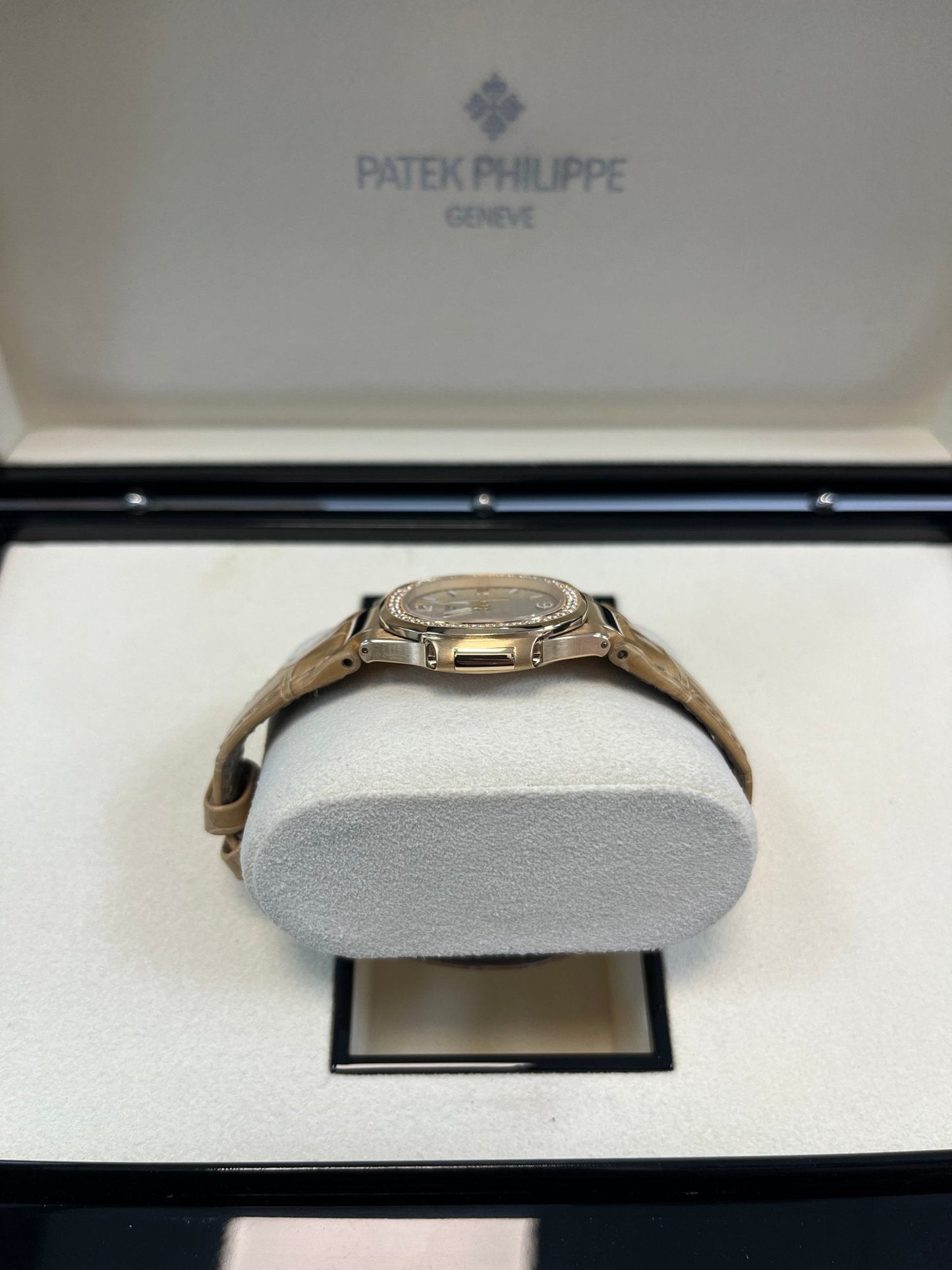 Patek Philippe Nautilus Rose Gold Nautilus Quartz 32mm 7010R-011