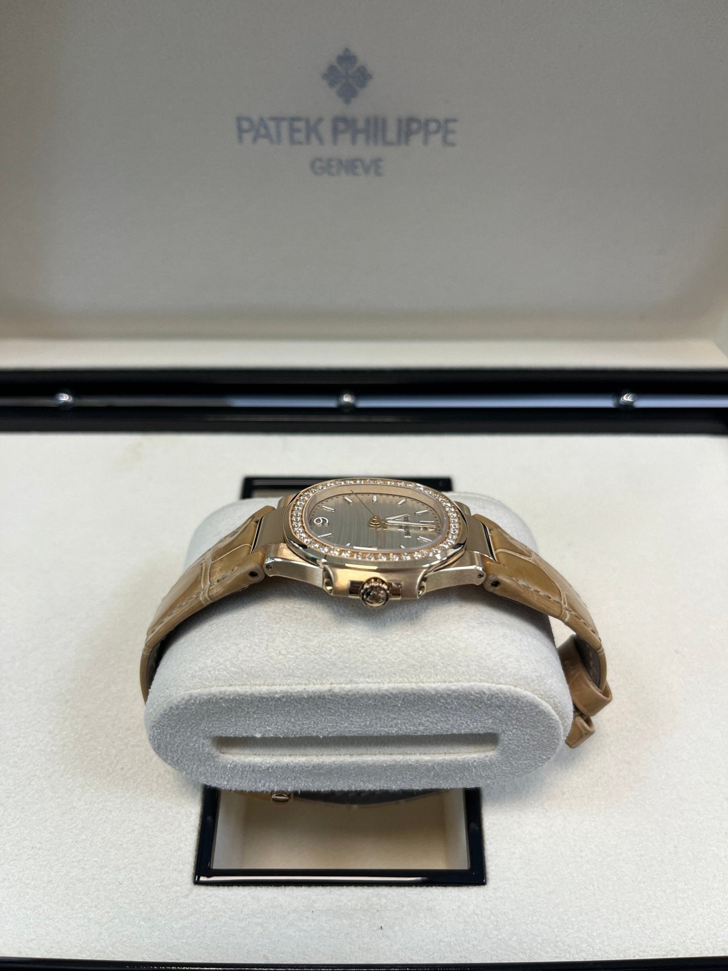Patek Philippe Nautilus Rose Gold Nautilus Quartz 32mm 7010R-011