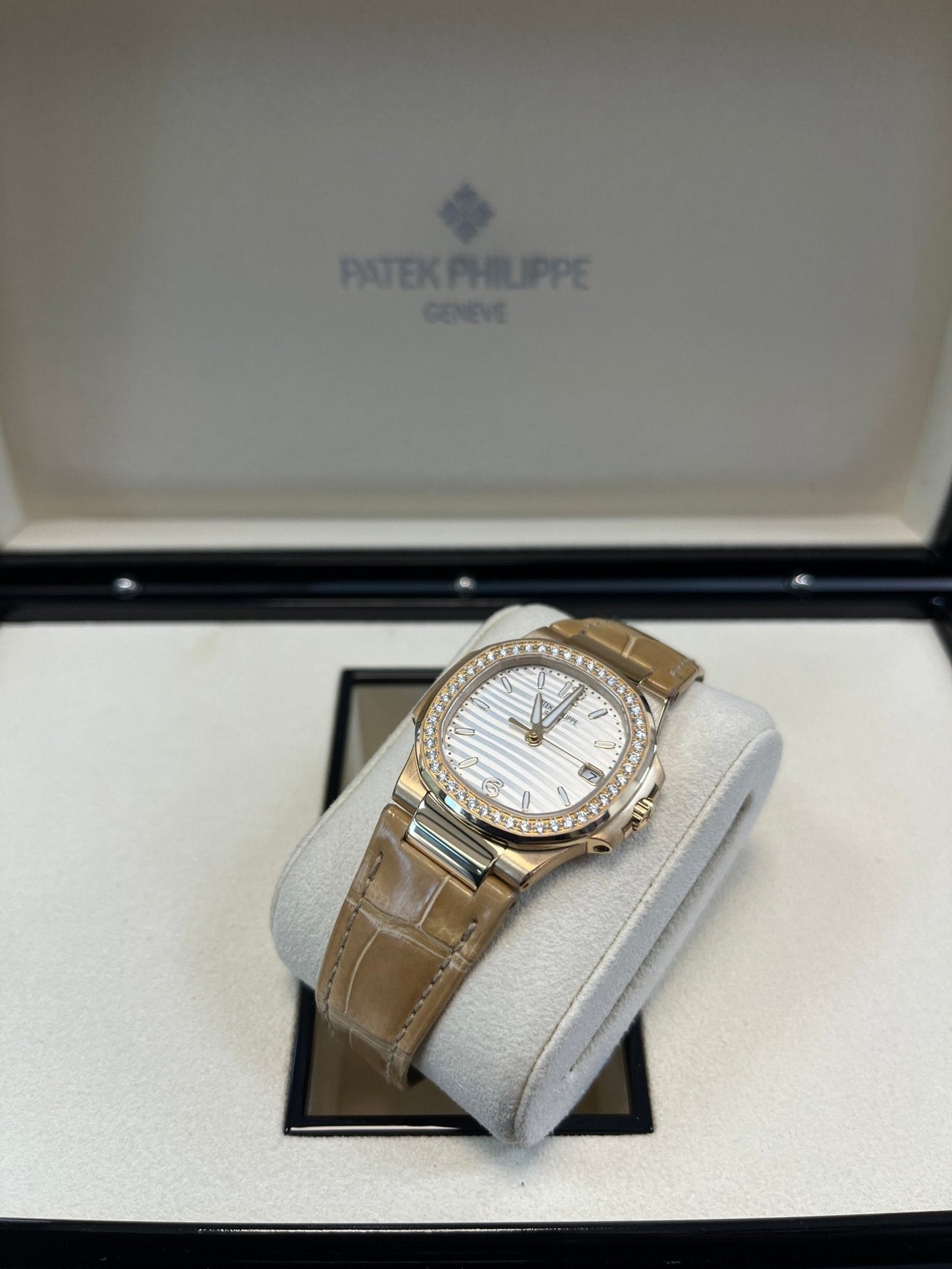 Patek Philippe Nautilus Rose Gold Nautilus Quartz 32mm 7010R-011