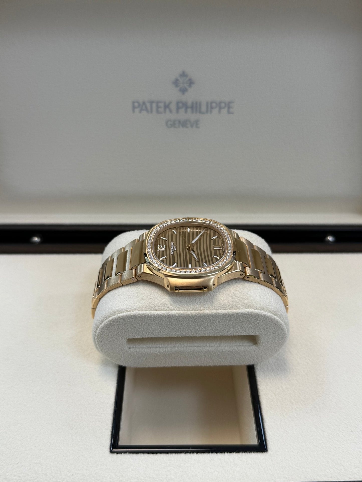 Patek Philippe Nautilus Rose Gold (Ref#7118/1200R-010)