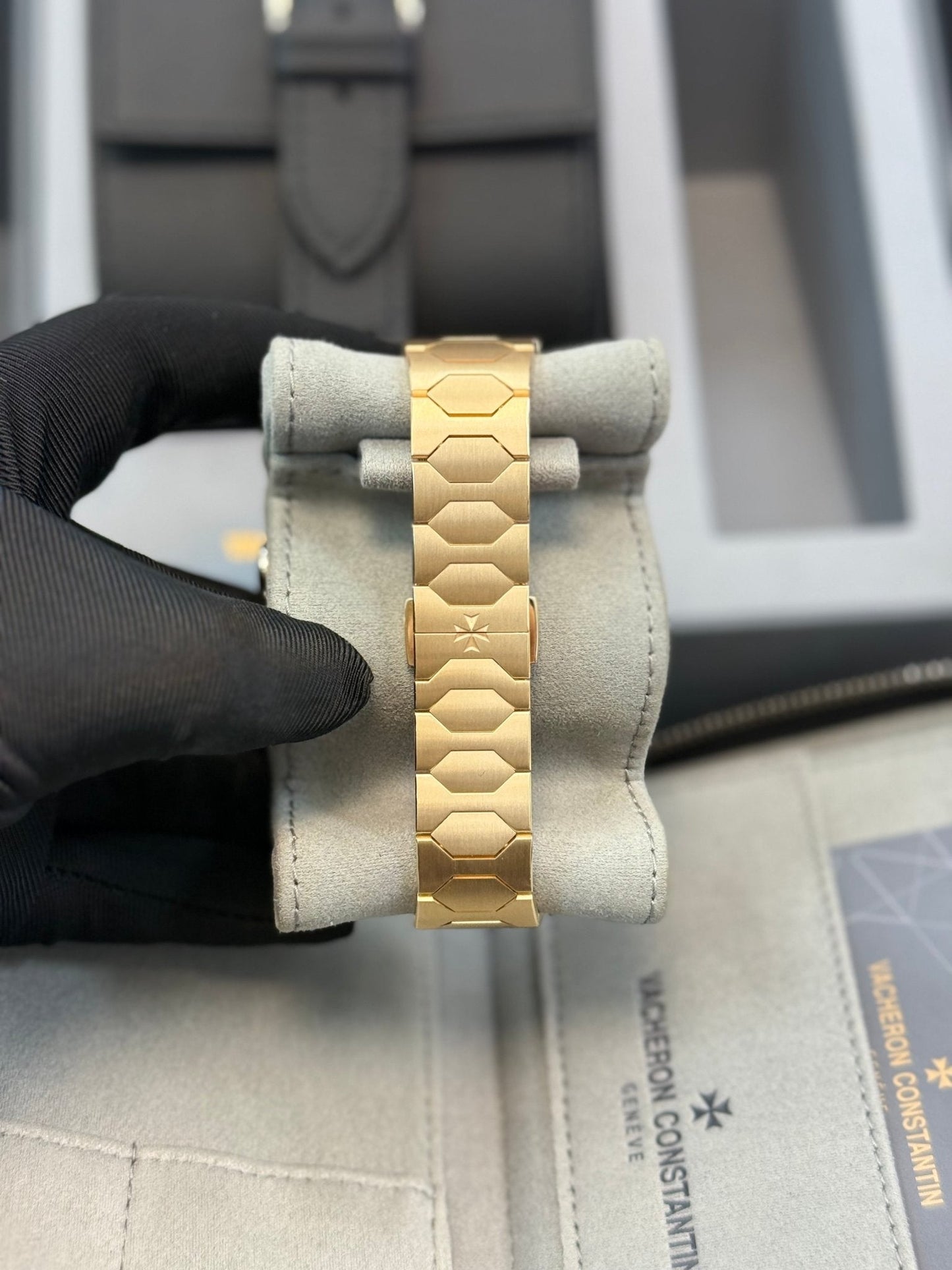 Vacheron Constantin Historiques 222 4200H/222J-B935 37 mm Yellow Gold