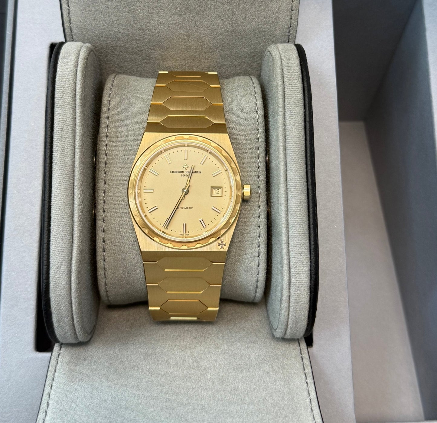 Vacheron Constantin Historiques 222 4200H/222J-B935 37 mm Yellow Gold