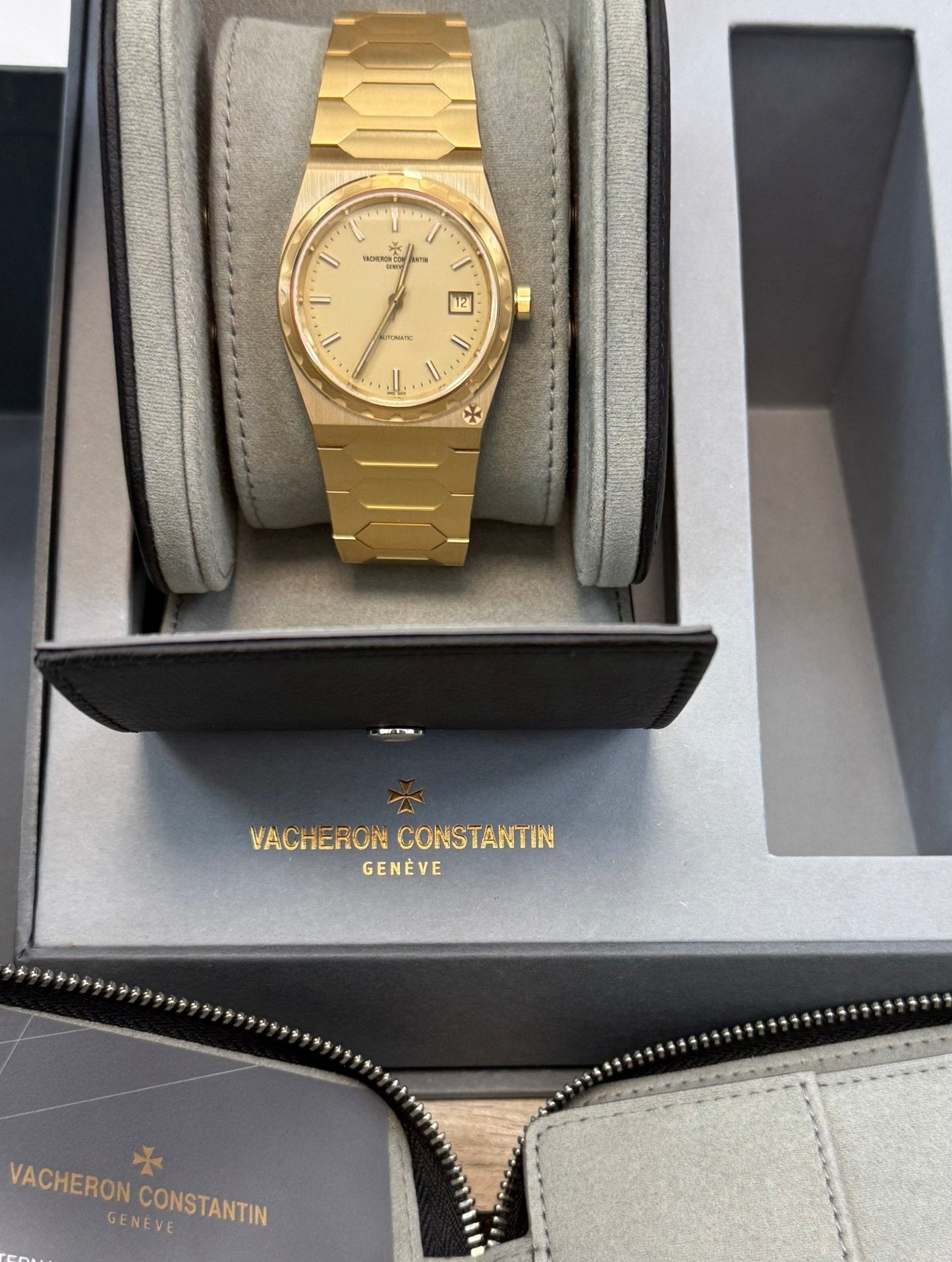 Vacheron Constantin Historiques 222 4200H/222J-B935 37 mm Yellow Gold