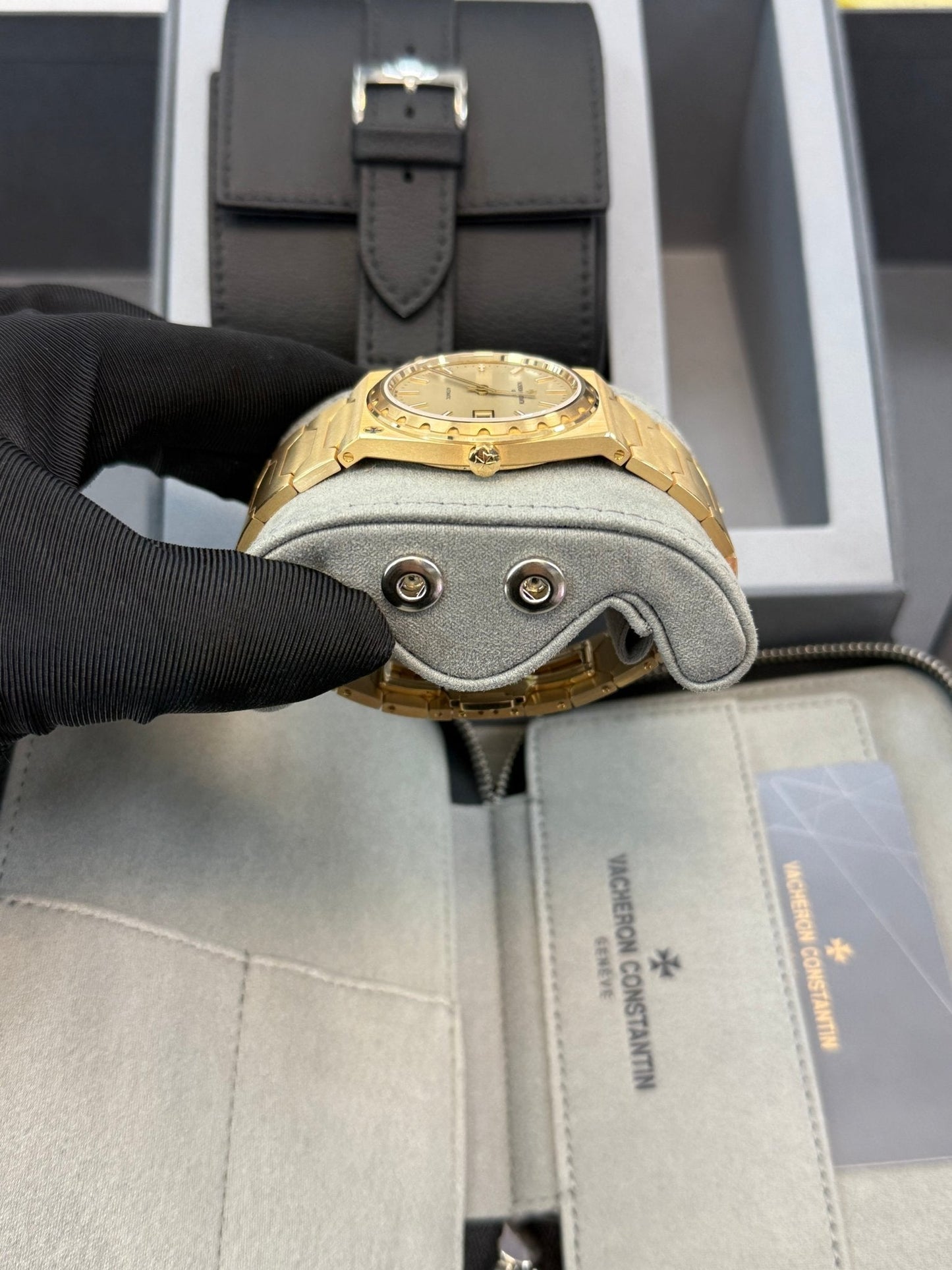 Vacheron Constantin Historiques 222 4200H/222J-B935 37 mm Yellow Gold