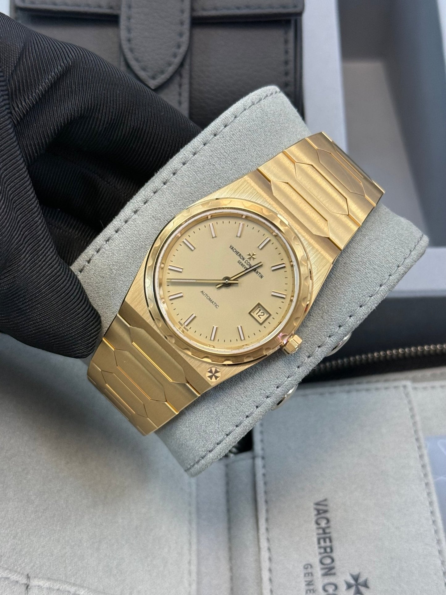 Vacheron Constantin Historiques 222 4200H/222J-B935 37 mm Yellow Gold