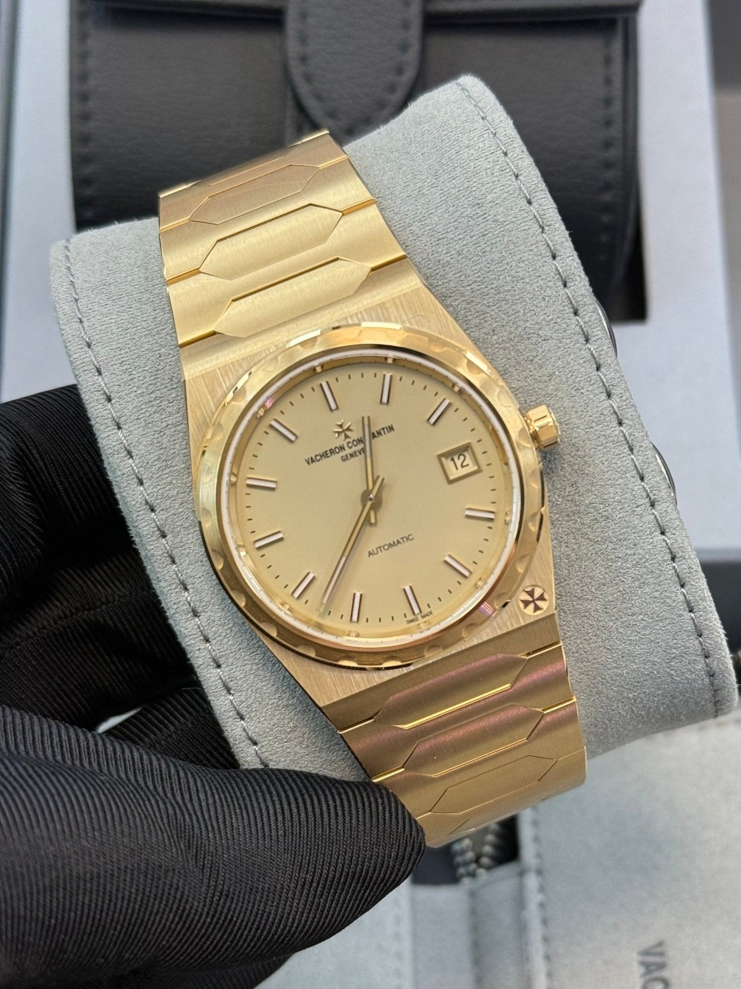 Vacheron Constantin Historiques 222 4200H/222J-B935 37 mm Yellow Gold