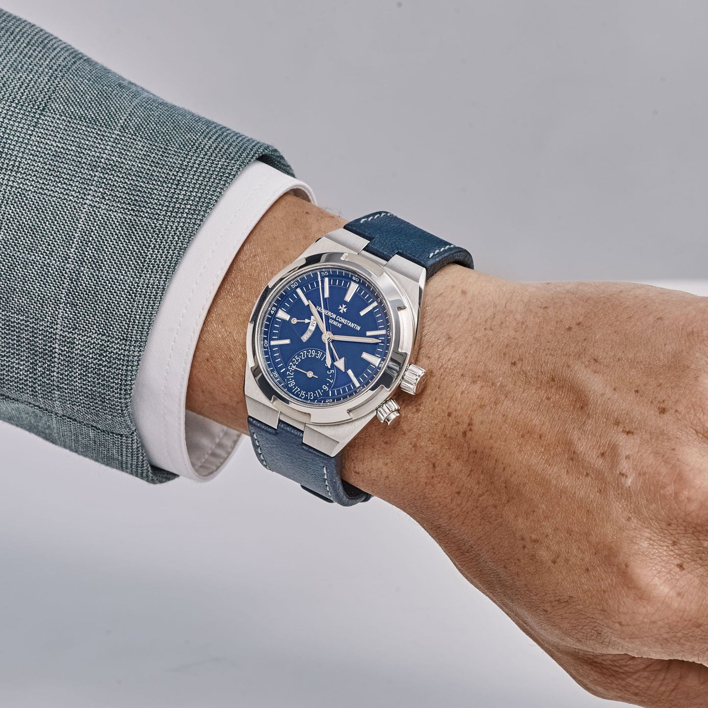 Vacheron Constantin Overseas Dual Time 7900V/110A-B334 Stainless Steel Blue Dial